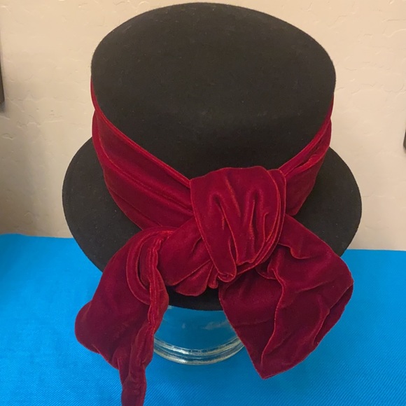 Woman’s Wool Top Hat - Picture 8 of 13